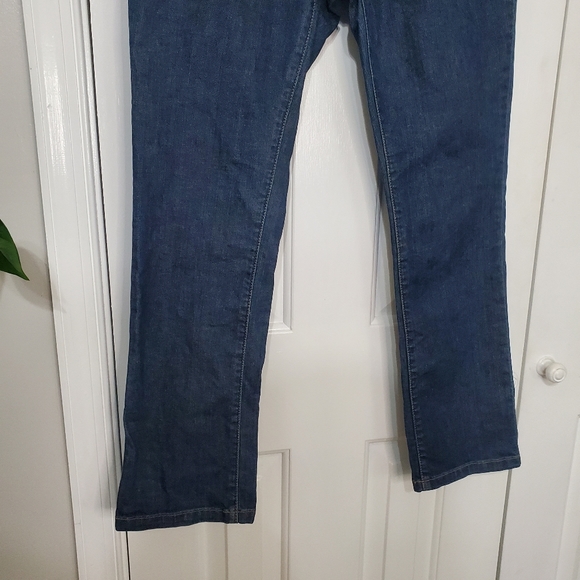 LL Bean Classic Fit Women's Jeans - 6P - Picture 3 of 6